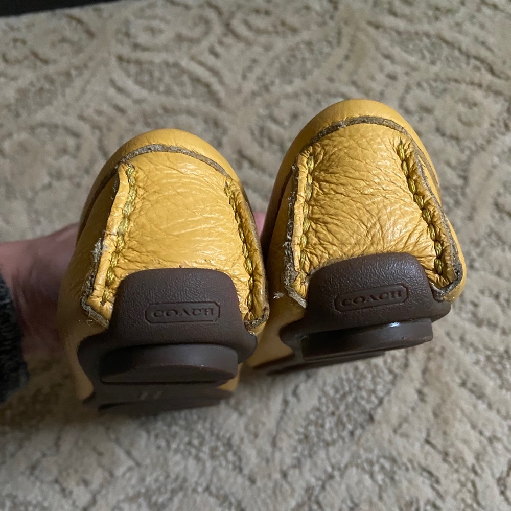 Authentic Coach Yellow Loafers size 5b-Normal fit - Picture 4 of 7